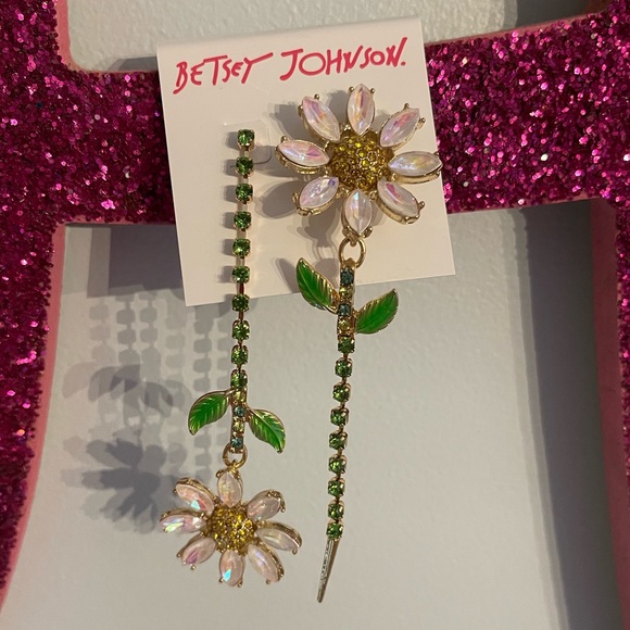 🌻NWT BETSEY JOHNSON BLING FLOWER EARRINGS🌻 - Picture 1 of 7